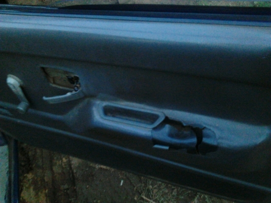 ISUZU TFR มังกรทอง SPARK EX 2.5 MT ปี 39 เครื่อง 90 HP เครื่องแน่นดีแรงดีไม่เยิ้ม ภายในเก๋งคอนโซลสวยครบ แอร์เย็น กระบะปูพื้นยางลายเนอร์ ช่วงล่างคัชซีสวยมากๆครับไม่มีผุไม่มีดาม ยางสภาพดี 4 เส้นประมาณ 70\% เอกสารเล่มทะเบียนครบพร้อมโอนครับ