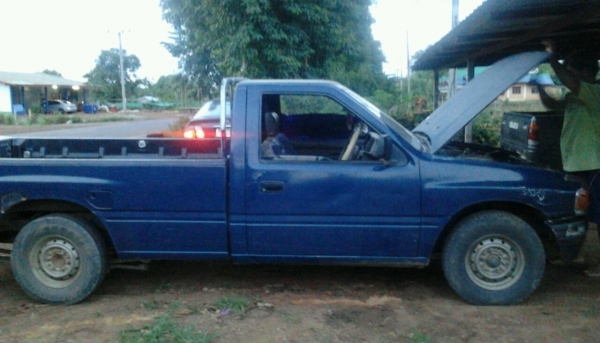 ISUZU TFR มังกรทอง SPARK EX 2.5 MT ปี 39 เครื่อง 90 HP เครื่องแน่นดีแรงดีไม่เยิ้ม ภายในเก๋งคอนโซลสวยครบ แอร์เย็น กระบะปูพื้นยางลายเนอร์ ช่วงล่างคัชซีสวยมากๆครับไม่มีผุไม่มีดาม ยางสภาพดี 4 เส้นประมาณ 70\% เอกสารเล่มทะเบียนครบพร้อมโอนครับ