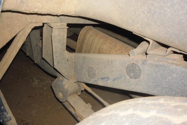 ISUZU TFR มังกรทอง SPARK EX 2.5 MT ปี 39 เครื่อง 90 HP เครื่องแน่นดีแรงดีไม่เยิ้ม ภายในเก๋งคอนโซลสวยครบ แอร์เย็น กระบะปูพื้นยางลายเนอร์ ช่วงล่างคัชซีสวยมากๆครับไม่มีผุไม่มีดาม ยางสภาพดี 4 เส้นประมาณ 70\% เอกสารเล่มทะเบียนครบพร้อมโอนครับ