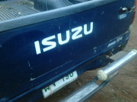 ISUZU TFR มังกรทอง SPARK EX 2.5 MT ปี 39 เครื่อง 90 HP เครื่องแน่นดีแรงดีไม่เยิ้ม ภายในเก๋งคอนโซลสวยครบ แอร์เย็น กระบะปูพื้นยางลายเนอร์ ช่วงล่างคัชซีสวยมากๆครับไม่มีผุไม่มีดาม ยางสภาพดี 4 เส้นประมาณ 70\% เอกสารเล่มทะเบียนครบพร้อมโอนครับ