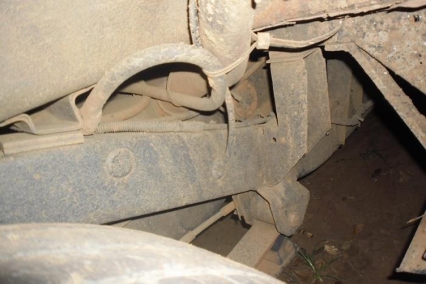 ISUZU TFR มังกรทอง SPARK EX 2.5 MT ปี 39 เครื่อง 90 HP เครื่องแน่นดีแรงดีไม่เยิ้ม ภายในเก๋งคอนโซลสวยครบ แอร์เย็น กระบะปูพื้นยางลายเนอร์ ช่วงล่างคัชซีสวยมากๆครับไม่มีผุไม่มีดาม ยางสภาพดี 4 เส้นประมาณ 70\% เอกสารเล่มทะเบียนครบพร้อมโอนครับ