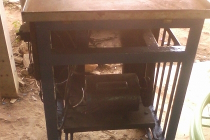 เครื่องขูดมะพร้าวมอเตอร์ 1 แรงใช้งานปกติครับสภาพดีครับสวยๆครับราคานี้คุ้มครับมอเตอร์ประมาณ  1  แรงครับ