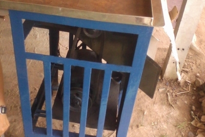 เครื่องขูดมะพร้าวมอเตอร์ 1 แรงใช้งานปกติครับสภาพดีครับสวยๆครับราคานี้คุ้มครับมอเตอร์ประมาณ  1  แรงครับ