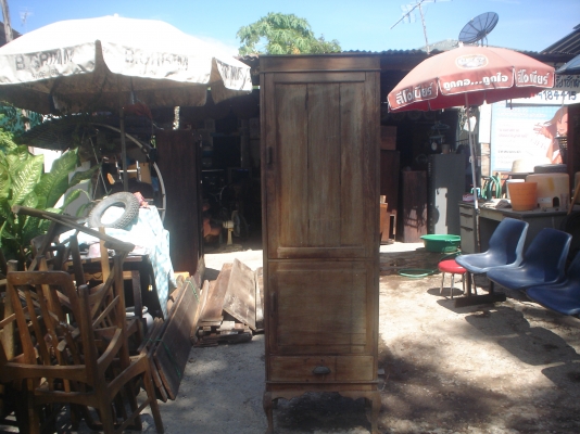 งานไม้สัก  ตู้โบราณ  ละเอียดฝีมือ   สภาพถือว่า OK มากๆๆ