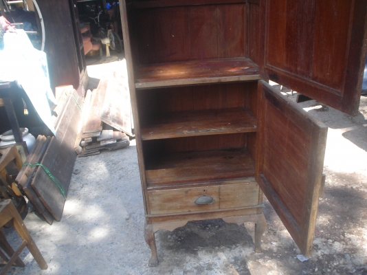 งานไม้สัก  ตู้โบราณ  ละเอียดฝีมือ   สภาพถือว่า OK มากๆๆ