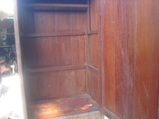 งานไม้สัก  ตู้โบราณ  ละเอียดฝีมือ   สภาพถือว่า OK มากๆๆ