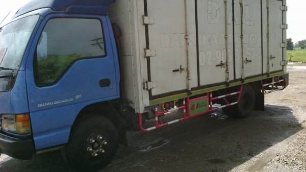 Isuzu NPR 130 แรง ปี 47 ห้างแท้ตั้งแต่เกิด