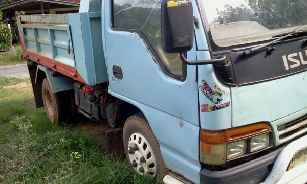 รถบรรทุก ยี่ห้อISUZU NKR หัวเดิม เครื่องเดิม คัซซีสวย