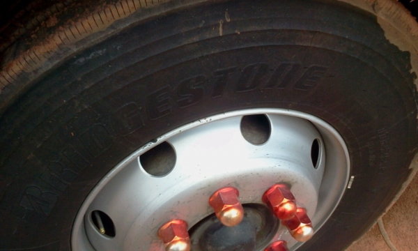 NISSAN DIESEL หัวเปลี่ยน เครื่องเปลี่ยน  ขายพร้อมหางสามเพลาค่ะ