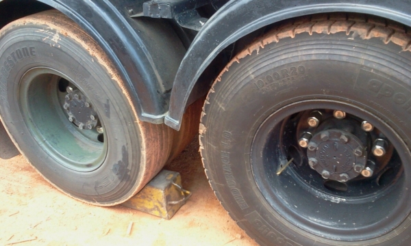 NISSAN DIESEL หัวเปลี่ยน เครื่องเปลี่ยน  ขายพร้อมหางสามเพลาค่ะ