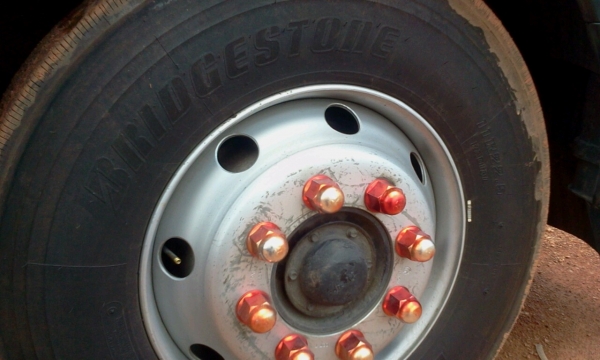 NISSAN DIESEL หัวเปลี่ยน เครื่องเปลี่ยน  ขายพร้อมหางสามเพลาค่ะ