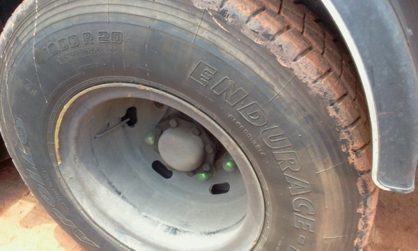 NISSAN DIESEL หัวเปลี่ยน เครื่องเปลี่ยน  ขายพร้อมหางสามเพลาค่ะ