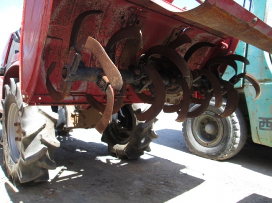 รหัส:13001173รถพรวนดินนั่งขับเครื่องยนต์เบนซิลGC05ขนาด11PS.สภาพสวยพร้อมโรตารี่สามารถถอดเข้าออกได้