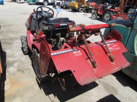 รหัส:13001173รถพรวนดินนั่งขับเครื่องยนต์เบนซิลGC05ขนาด11PS.สภาพสวยพร้อมโรตารี่สามารถถอดเข้าออกได้