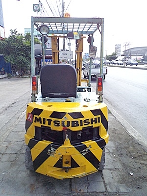 ขายรถยกมิตซูบิชิ 1.5 ตัน  เครื่องเบนซิน  เกียร์ออโต้ กระบอกคู่   เสาสูง 3 เมตร  พวงมาลัยเพาเว่อร์  สีเดิมจากนอก นำเข้าจากญี่ปุ่น ใช้งานได้ทันที