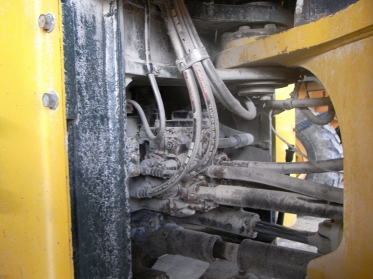 ขายรถตักล้อยาง ยี้ห้อ KAWASAKI 70ZIV-2 แขนยาวพิเศษ 14xxx ชั่วโมง