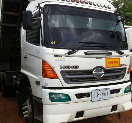 HINO MEGA Series 500 - 344 HP EURO2 ปี 52 สิบล้อดั๊มพ์ 2 เพลา กระบะดั๊มพ์เหล็ก 12 ตันของสามมิตรลอนเฉียงสวยจัดรอบคันเดิมๆ เครื่องแน่นแรงดี ภายในเก๋งคอนโซลสวยครบพร้อม CD แอร์ พ.เพาเวอร์ ก.ไฟฟ้า เบรคทริ๊ปฟี้ ช่วงล่างยางสภาพดี 80\% เอกสารทะเบียนภาษีครบพร้อมโอน