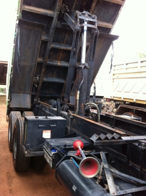 HINO MEGA Series 500 - 344 HP EURO2 ปี 52 สิบล้อดั๊มพ์ 2 เพลา กระบะดั๊มพ์เหล็ก 12 ตันของสามมิตรลอนเฉียงสวยจัดรอบคันเดิมๆ เครื่องแน่นแรงดี ภายในเก๋งคอนโซลสวยครบพร้อม CD แอร์ พ.เพาเวอร์ ก.ไฟฟ้า เบรคทริ๊ปฟี้ ช่วงล่างยางสภาพดี 80\% เอกสารทะเบียนภาษีครบพร้อมโอน