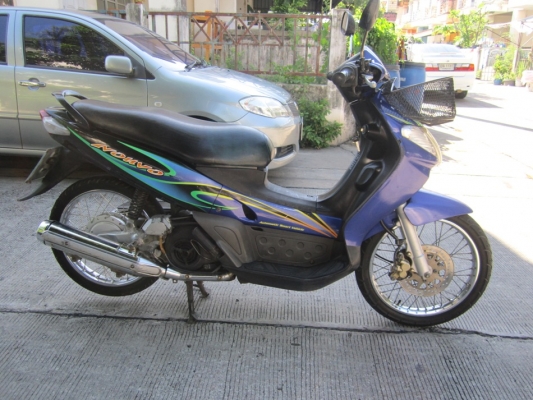 ยังไงก็ขาย Nouvo ตัวเก่า ปี47 ทะเบียน : ภาษี พรบ ไม่ ขาด29-6-56  เอกสารโอนให้ คับผม สภาพเครื่อง : เครื่องดีเดิมๆ ไม่เคยแกะ วิ่งดีไม่มีปัญหา ขี่กลับบ้านได้เลย คาร์บูเรเตอร์: เดินเบานิ่งปกติ ท่อไอเสีย : ท่อเดิมๆ สายพาน : ใช้งานปกติ ชุดเฟื่องท้าย:ไม่หอนไม่ดั