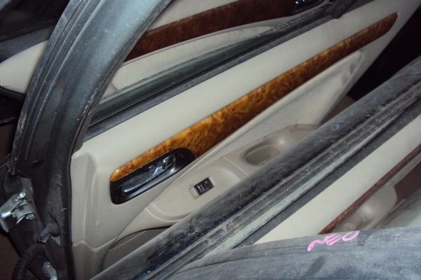 ขายประตูรถยนต์ NISSAN NEO นำเข้าจากญี่ปุ่น  ครบชุด/หรือจะแยกซื้อเฉพาะข้างที่ต้องการก็ได้  สภาพสวยมาก  ติดต่อ อภิชัย 081-562-8273..สุรินทร์ 089-444-6028