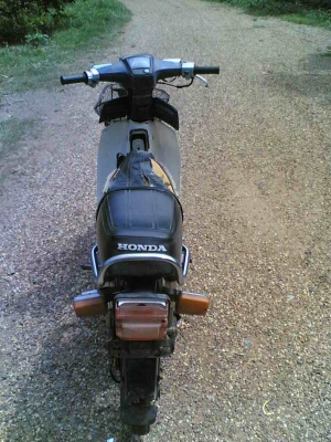 ขาย Honda C700 (นันทิดา) เล่มทะเบียนอย่างเดียวภาษีขาดปี 54 ยังต่อได้ขาย 7500 บาท