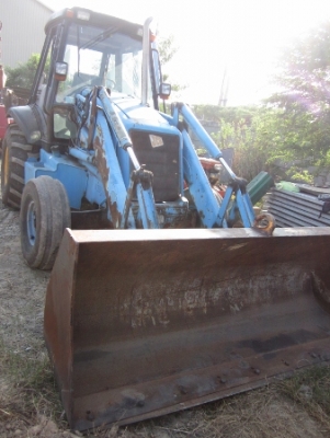 ขาย-รถหน้าตักหลังขุด JCB: รุ่น 217 ขาช้าง 91 แรง เครื่อง 4 สูบ 1 เพลา มีลายหัวเจาะ มือสองญี่ปุ่น