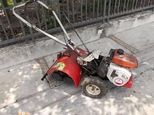 รหัส:13001153รถพรวนดินเดินตามROBINเบนชิล(3.5ps)มีชุดพรวนดินกว้าง55cm.รถพร้อมทำงานติดเครื่องง่าย