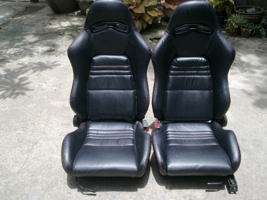 เบาะหลังแข็งหุ้มผ้าลายเคฟล่าสีดำพร้อมราง