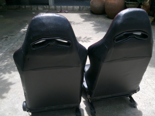 เบาะหลังแข็งหุ้มผ้าลายเคฟล่าสีดำพร้อมราง