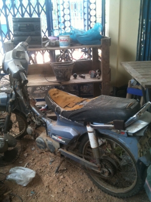 ดรีม 2 คัน ขับได้เริ่มต้น 4,000 บาท มอเตอร์ไซค์หลายคัน