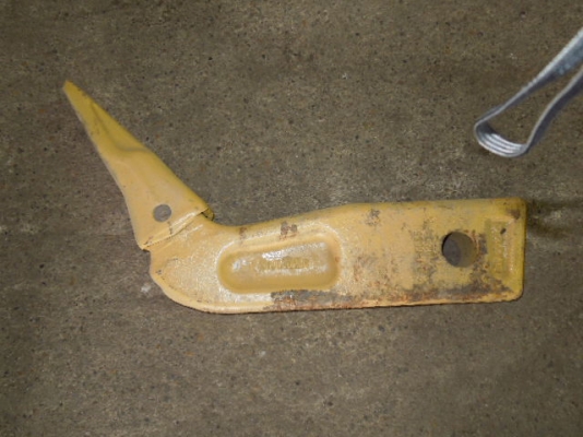 รถเกรด CATERPILLAR  140G  รถนอกนำเข้า จากญี่ปุ่นสภาพดีมาก ติดต่อ มานะ  085-9049669