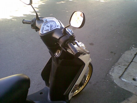 ขาย Yamaha มีโอ 115 ไฟ2ตา สีขาว ล้อcom1.20 สีทอง โทร0831799040โส