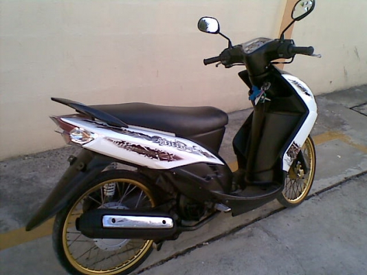 ขาย Yamaha มีโอ 115 ไฟ2ตา สีขาว ล้อcom1.20 สีทอง โทร0831799040โส