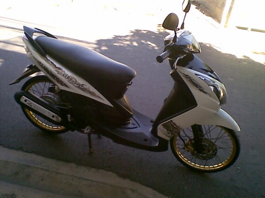 ขาย Yamaha มีโอ 115 ไฟ2ตา สีขาว ล้อcom1.20 สีทอง โทร0831799040โส