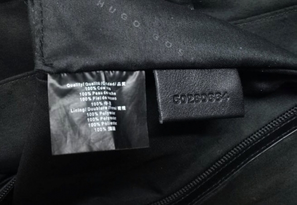 HUGO BOSS ใส่เอกสาร laptop