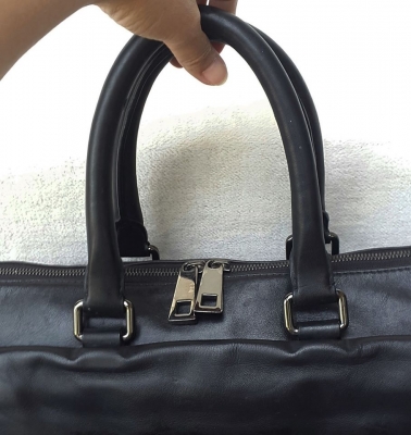 HUGO BOSS ใส่เอกสาร laptop