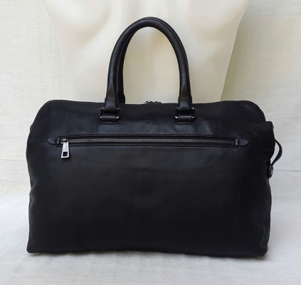 HUGO BOSS ใส่เอกสาร laptop