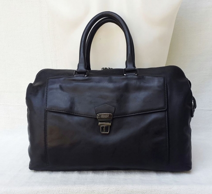 HUGO BOSS ใส่เอกสาร laptop