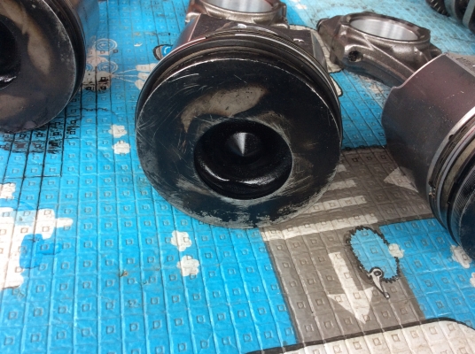 ขายชุดลูกสูบแหวนก้านm6040 3ชุด ชุดละ1800 ขายชุดลูกสูบแหวนก้านm6040 3ชุด ชุดละ1800