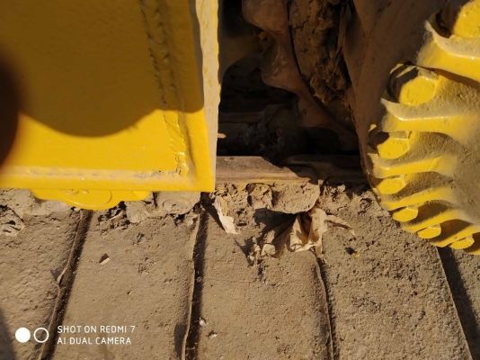 KOMATSU PC200-3 สภาพใช้งานได้ ทำสีมาใหม่เก็บรั่วซึมแล้ว