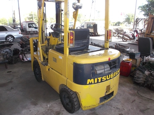 ขายโฟล์คลิฟท์ MITSUBISHI KFG15  เครื่้องเบนซิน สภาพดีมาก 1.5 ตัน  สูง3เมตร .ยางตันใหม่4เส้น  ใช้งาน5,000ชม.