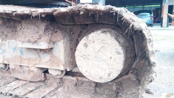 ขาย 1,250,000 HITACHI ZX 225 USR เล่มทะเบียน สภาพเก่านอก ไฟฟ้าครบ เคริ่องดี ปั้มแรง เอวแน่น ช่วงล่างสวย แอร์หนาว รถสวยพร้อมใช้งาน เอกสารพร้อมโอน รถอยู่ จันทบุรี 090-772-3710 090-772-3708