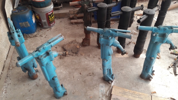 ขายหัวสกัดคอนกรีต TOKU TPB-30 เครื่องสกัดลม หัวสกัดคอนกรีตที่ใช้กับเครื่องปั๊มลม หัวละ10000 บาท 084-5424150