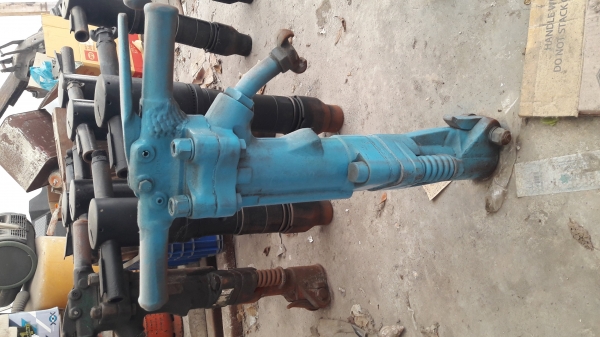 ขายหัวสกัดคอนกรีต TOKU TPB-30 เครื่องสกัดลม หัวสกัดคอนกรีตที่ใช้กับเครื่องปั๊มลม หัวละ10000 บาท 084-5424150