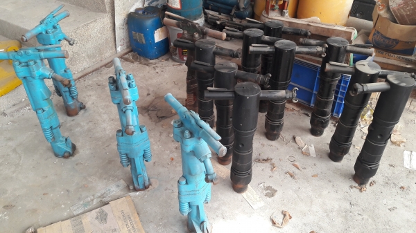 ขายหัวสกัดคอนกรีต TOKU TPB-30 เครื่องสกัดลม หัวสกัดคอนกรีตที่ใช้กับเครื่องปั๊มลม หัวละ10000 บาท 084-5424150