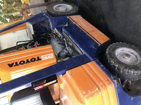 ขาย โฟรคลิฟท์ โตโยต้า รุ่น 5   เครื่อง ดีเซล หนัก 2.5 ตัน