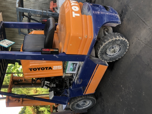 ขาย โฟรคลิฟท์ โตโยต้า รุ่น 5   เครื่อง ดีเซล หนัก 2.5 ตัน