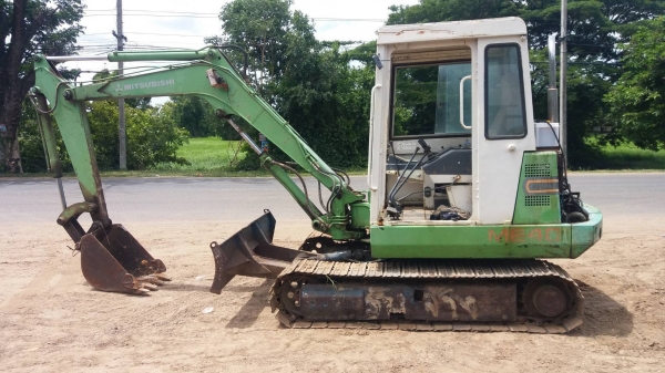 ขาย 195,000 MITSUBISHI MM 40  เคริ่องดี ปั้มแรง เอวแน่น ช่วงล่างดี รถพร้อมใช้งาน  รถอยู่ บุรีรัมย์ 064-191-1112