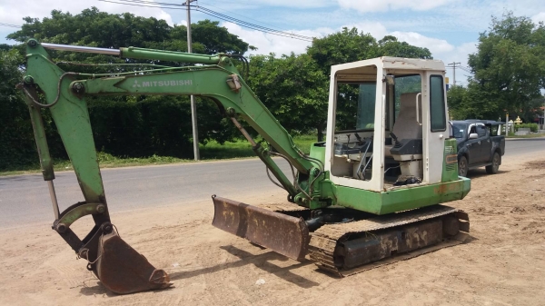 ขาย 195,000 MITSUBISHI MM 40  เคริ่องดี ปั้มแรง เอวแน่น ช่วงล่างดี รถพร้อมใช้งาน  รถอยู่ บุรีรัมย์ 064-191-1112