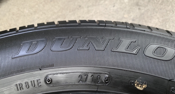 ยางป้ายแดง 215-65-16 Dunlop ปี 19 ดอกเต็มๆ ตุ่มอลัง เส้นสีชัด ยางป้ายแดง 215-65-16 Dunlop ปี 19 ดอกเต็มๆ ตุ่มอลัง เส้นสีชัด